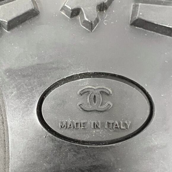 Chanel Black Leather Cap-Toe Shearling Quilted Boots – Size 39.5 - Picture 8 of 10